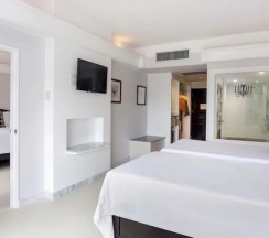 Номер Deluxe Terrace семейный Connecting с балконом в Thavorn Palm Beach Resort Phuket