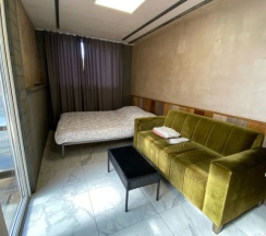 Двухместный коттедж с красивым видом из окна двуспальная кровать в Koban Spa Resort