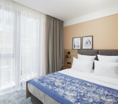 Улучшенный двухместный номер с 1 кроватью в Country Hills Resort