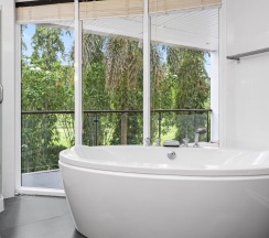 Семейный коттедж в 4 bedroom pool villa. 7kms to Patong