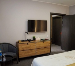 Номер улучшенный с 1 двуспальной кроватью в Green Garden Hotel