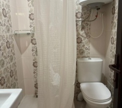 Шестиместный семейный люкс с видом на горы в Golden House Hotel