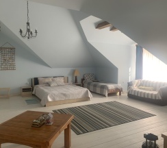 Семейный люкс с балконом в Эко-дача Hidden Plyos