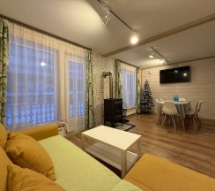 Цветные дома в Времена Года