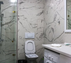 Двухместный люкс с 2 комнатами с балконом и с красивым видом из окна двуспальная кровать в Golden Park