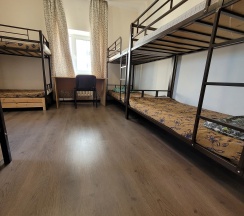 Койко-место в мужском номере на 10 человек в Main room