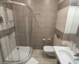 Номер стандарт с 1 двуспальной кроватью и балконом в Аура