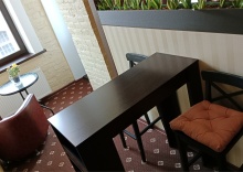 Апартаменты с просторной спальней, обеденной зоной и балконом в My Favourite Garden Hotel