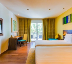 Двухместный номер Premium с балконом двуспальная кровать в Отель Holiday Inn Resort Phuket Karon Beach by IHG