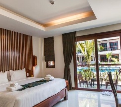 Двухместный номер Standard с видом на бассейн двуспальная кровать в Howard Johnson by Wyndham Phuket Naiyang