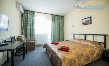 Трёхместный номер Classic с балконом в Парус