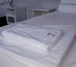 Кровать в женском двухместном смежном номере (+WC) в Танский