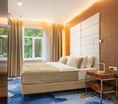 Стандарт с видом на город в V Hotel&Rooftop lounge