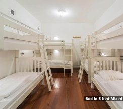 Кровать в общем номере в BEAT. Arts Hostel Chinatown