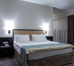 Номер категории "Бизнес" в Holiday Inn