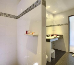Вилла Hillside с видом на море в Crystal Bay Yacht Club