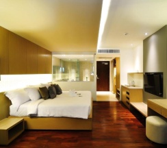 Четырёхместный номер Pool Access Sunset Deluxe с балконом в Phuket Graceland Resort And Spa