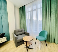 Двухместный номер Comfort с балконом и с красивым видом из окна двуспальная кровать в Parallel