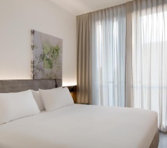 Двухместный люкс двуспальная кровать в J Hotel