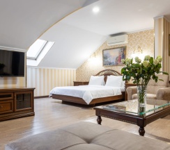 Люкс с видом на море с балконом в Golden House