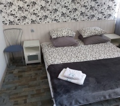 Трехместный номер комфорт с удобствами в Никита