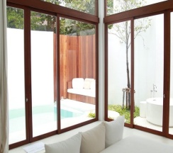 Двухместная Oceanfront Pool Villa SALA двуспальная кровать в Sala Samui Chaweng Beach Resort