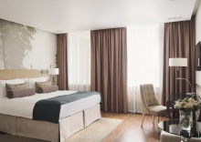 Супериор с 1 кроватью  Queen-size  вид в Атриум в Hotel Indigo St. Petersburg-Tchaikovskogo