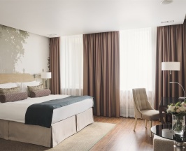 Супериор с 1 кроватью  Queen-size  вид в Атриум в Hotel Indigo St. Petersburg-Tchaikovskogo