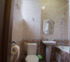 №1 две односпальные кровати или двуспальная кровать с видом на море в Elit house