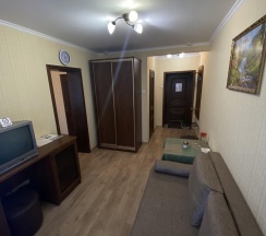 Номер полулюкс с 2 односпальными кроватями в Колесо