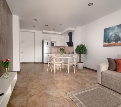 Улучшенные апартаменты с балконом в Co-Co Village