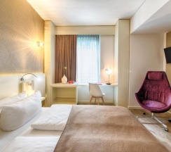 Двухместный номер Superior с балконом двуспальная кровать в Leonardo Hotel Berlin Mitte
