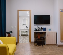 Номер полулюкс с 1 двуспальной кроватью в Boogel Woogel bar&hotel