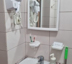 Двухместный номер Standard с балконом и с красивым видом из окна двуспальная кровать в Ахра