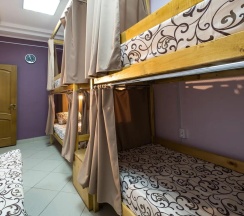 Кровать в женском 4-местном номере (удобства на этаже) в I hostel