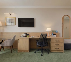Улучшенный номер Делюкс с кроватью размера «King-size» в Hilton Garden inn Kaluga