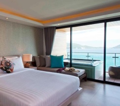 Двухместный номер Deluxe с видом на море двуспальная кровать в Отель Zenmaya Oceanfront Phuket, Trademark Collection by Wyndham