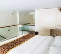 Четырёхместный люкс Deluxe Дуплекс в Louidon Mega Duplex Apartment - Beijing Rd