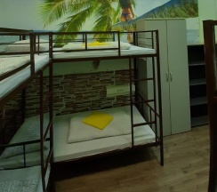 Кровать в общем номере в Ideal home