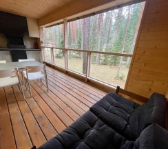 Вилла с балконом и с красивым видом из окна в Аврора Country House