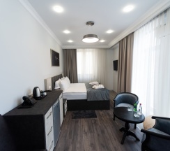 Двухместный номер Улучшенный двуспальная кровать в Отель Downtown Suites Hotel Yerevan