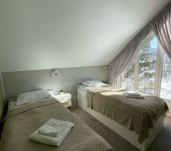 Дом с бассейном в Такой дом