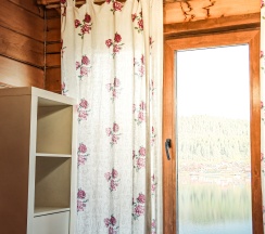 Двухместный номер с общим душем и туалетом в Дом на Телецком