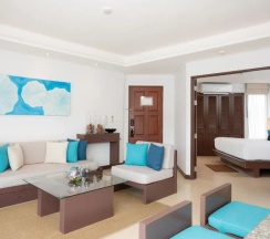 Двухместный люкс c 1 комнатой с балконом двуспальная кровать в Dewa Phuket Resort & Villas