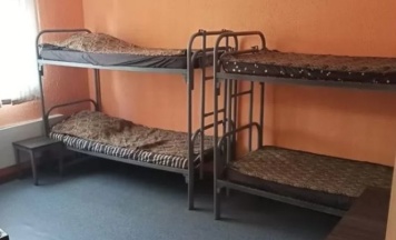 Кровать в общем номере (мужской номер) с красивым видом из окна в Соседи