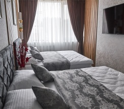 Номер с двумя двуспальными кроватями (4) в July hotel