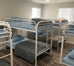 Кровать в общем номере в A1 LA City Hostel