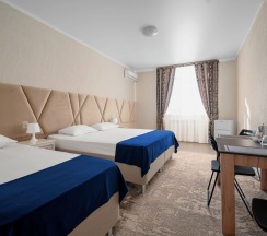 Стандарт 3-х местный с видом на улицу в Лабиринт