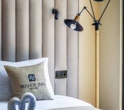 Номер Deluxe с красивым видом из окна в Hotel River Inn