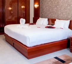 Полулюкс с видом на бассейн в Erawan Hotel